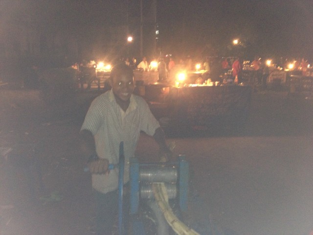 Not the best photo, but here you can see how sugar cane juice is made